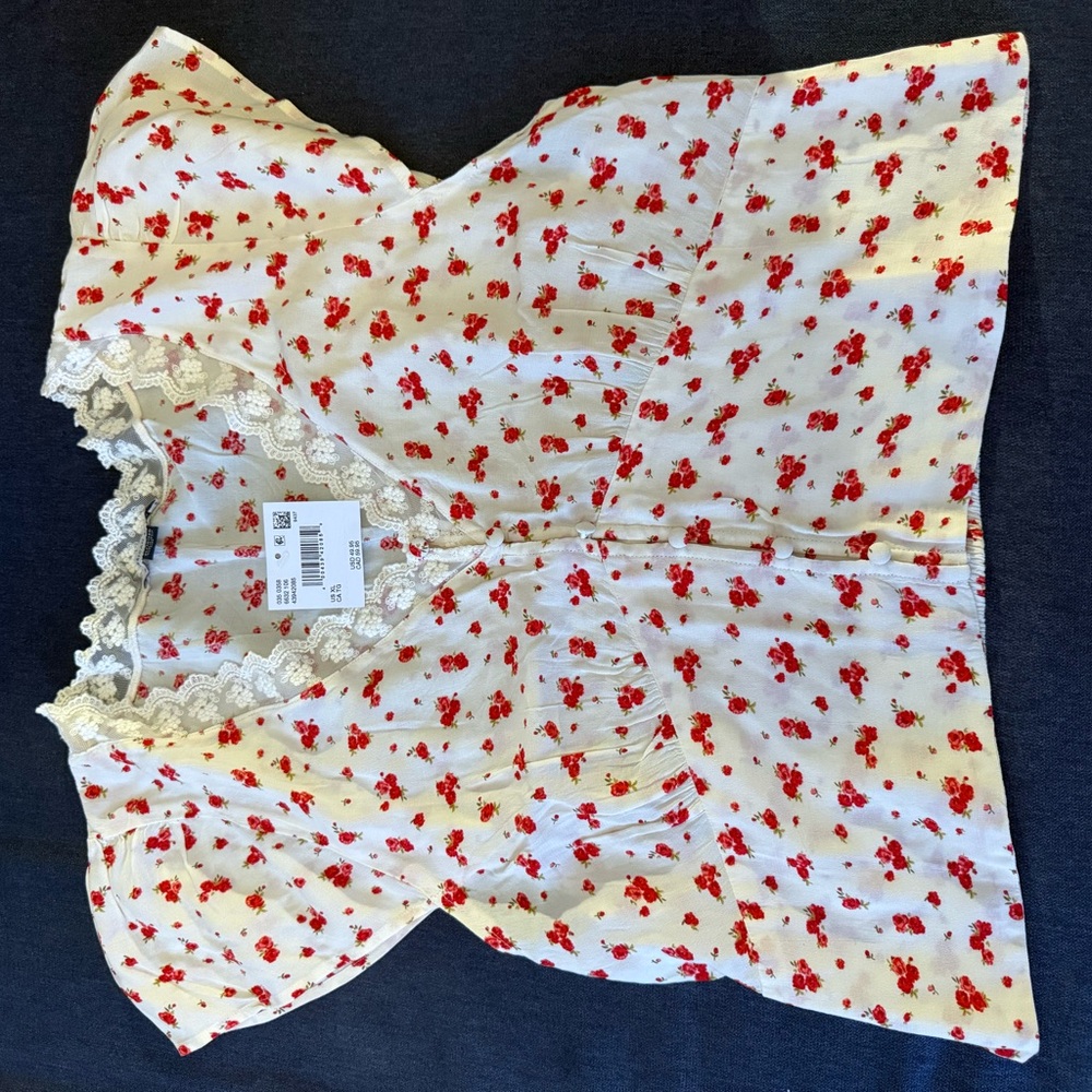 American Eagle Outfitters White and Red Floral Blouse